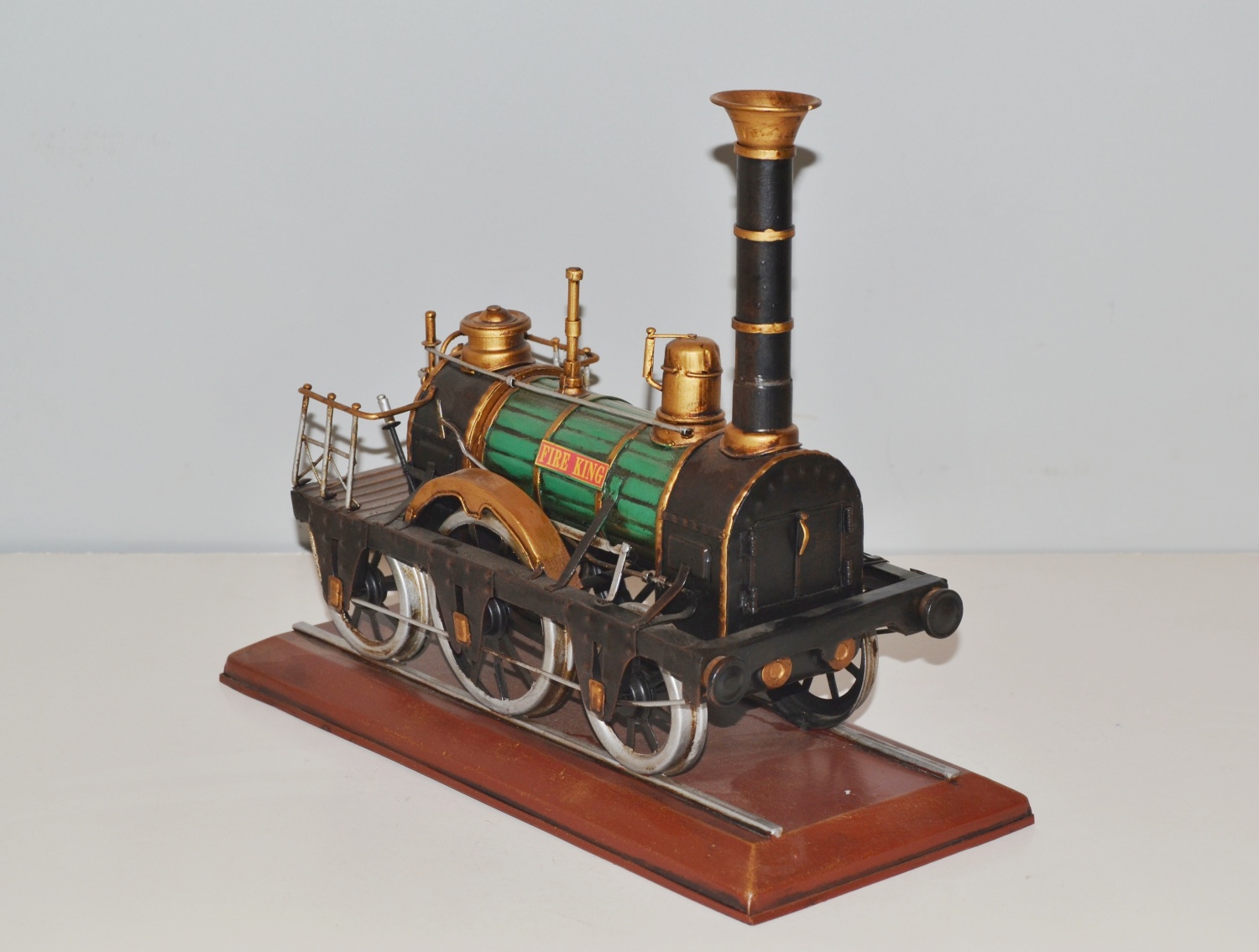 Blechmodell Nostalgie Modell Dampflok Oldtimer Dampflokomotive Fire King Modell aus Blech L 30 cm