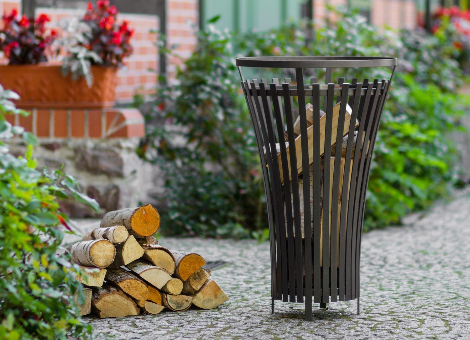 Feuerkorb "Flame" Ø 45 cm Feuerstelle für den Garten aus Stahl Feuersäule als Wärmequelle oder Grill