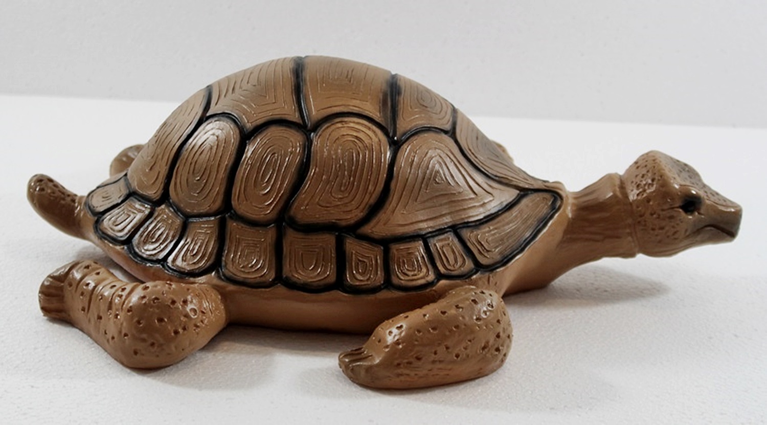 Deko Garten Figur Dekofigur Gartenfigur Tierfigur Schildkröte liegend aus Kunststoff Höhe 11 cm