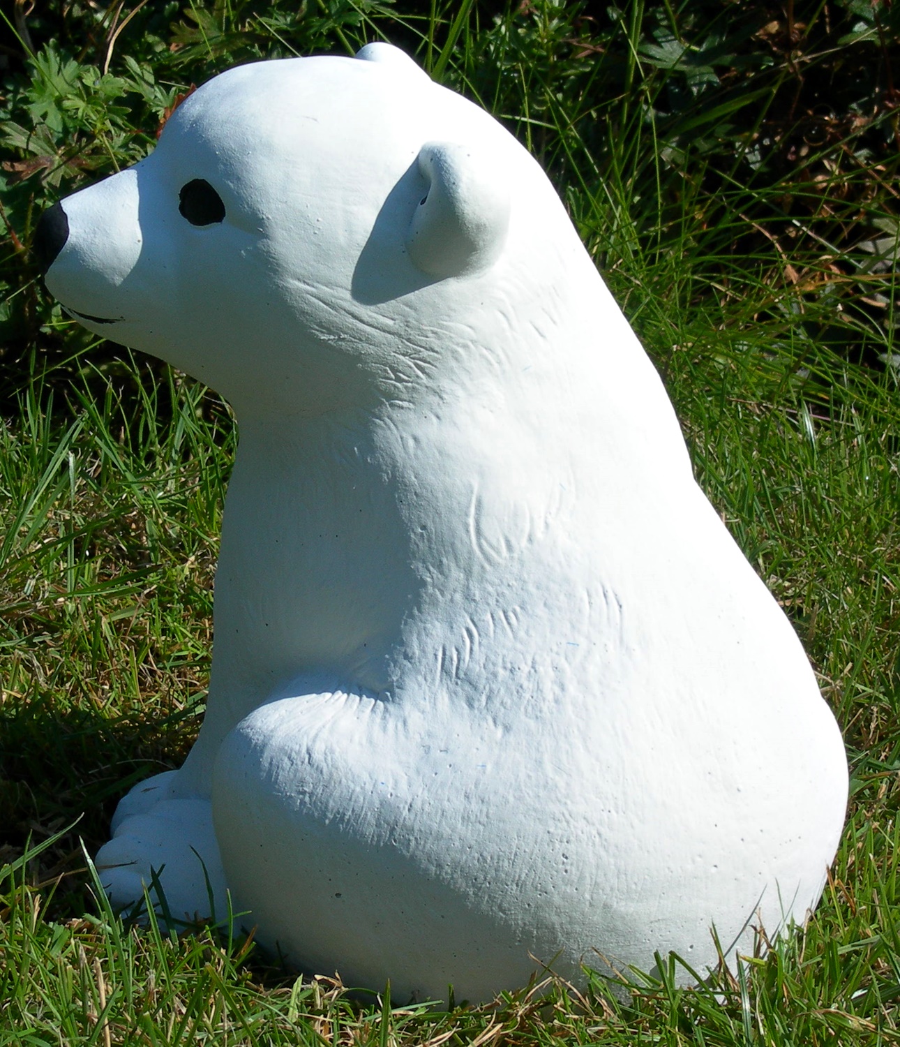 Beton Figur kleiner Eisbär H 20 cm Dekofigur und Gartenfigur
