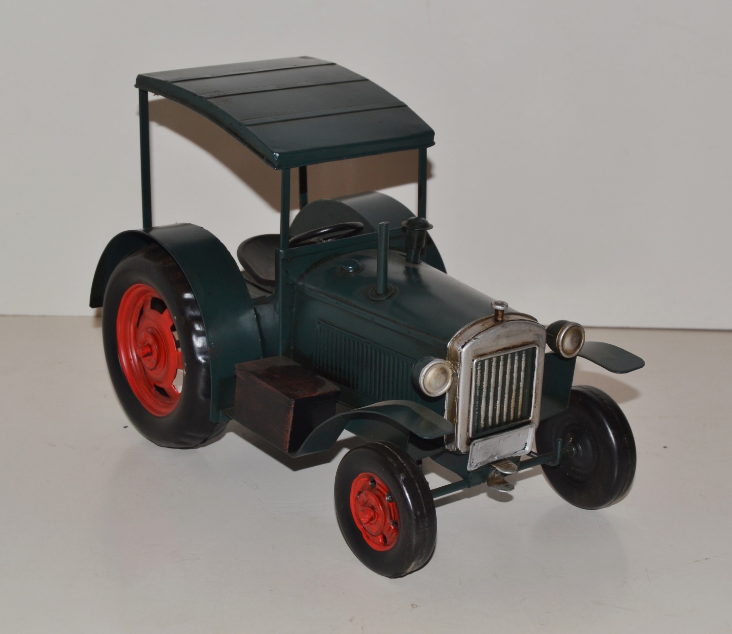 Blechtraktor Nostalgie Modellauto Oldtimer Marke Hanomag Traktor Modell R40 aus Blech L 28 cm