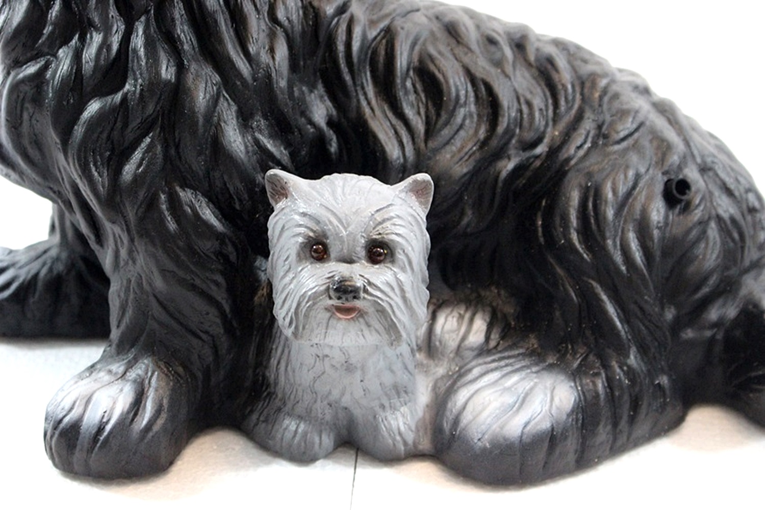 Deko Figur Hund West Terrier schwarz Dekofigur sitzend H 28 cm Hundefigur Bewegungsmelder Wau-wau