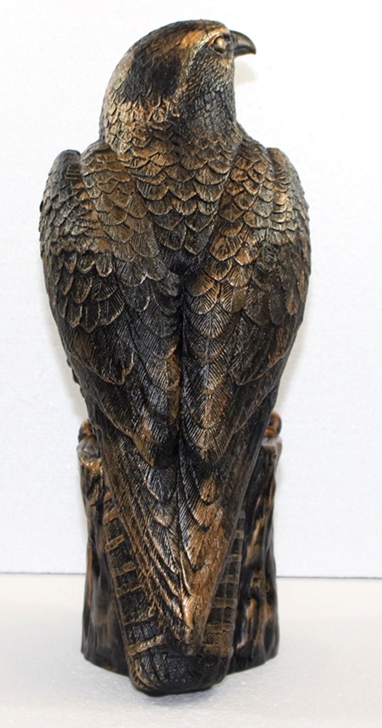 Deko Figur Falke Greifvogel sitzend auf Felsen H 40 cm Kupfer-Antik aus Kunststoff