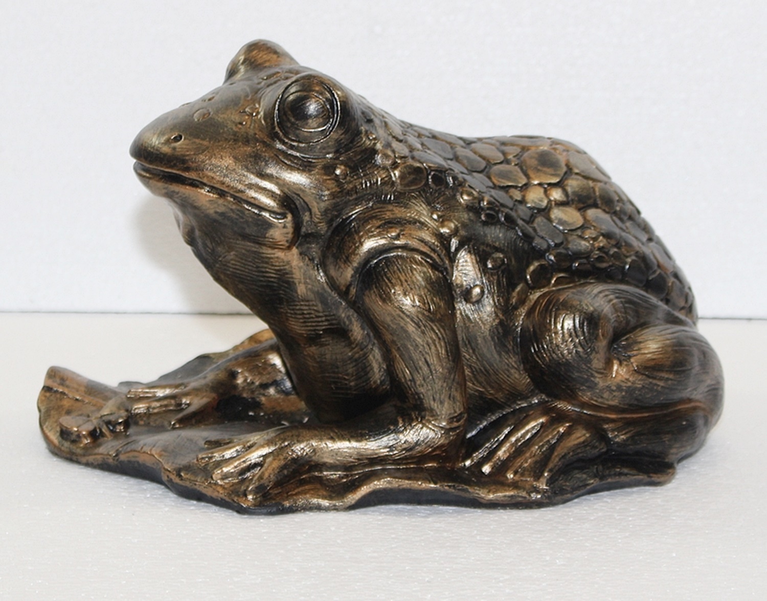 Deko Figur Kröte Frosch sitzend auf Blatt H 17 cm Kupfer-Antik aus Kunststoff