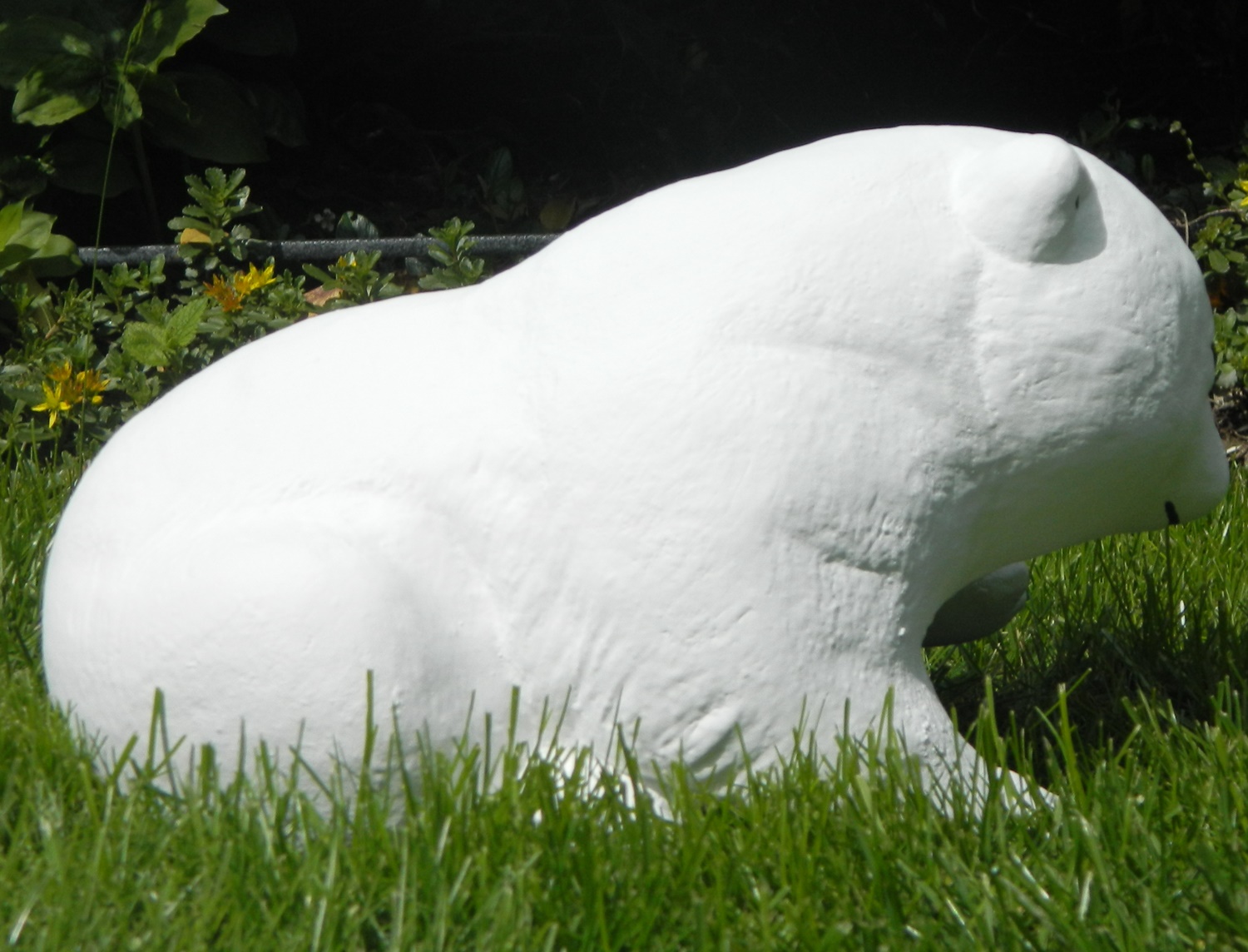 Beton Figur kleiner Eisbär H 19 cm Dekofigur und Gartenfigur