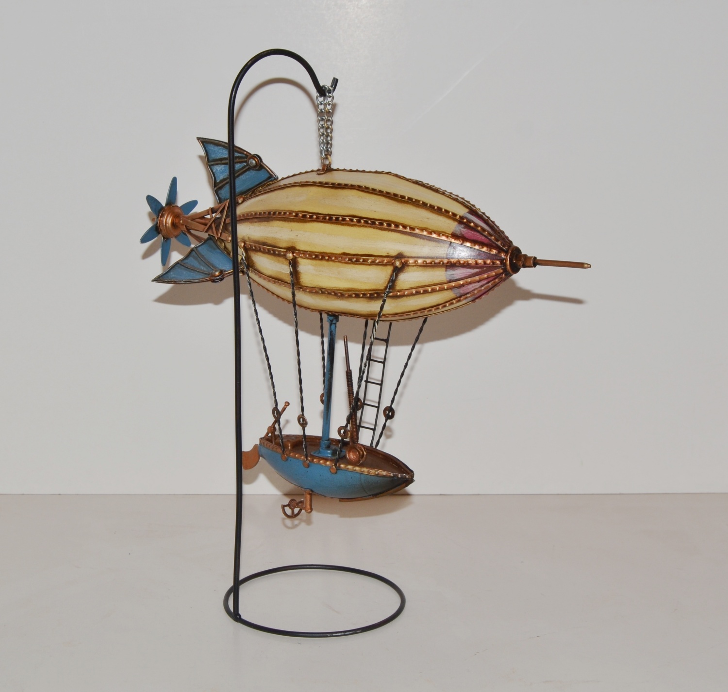 Blechmodell Nostalgie Modellflugzeug Oldtimer Zeppelin Luftschiff Modell auf Ständer Blech L 37 cm