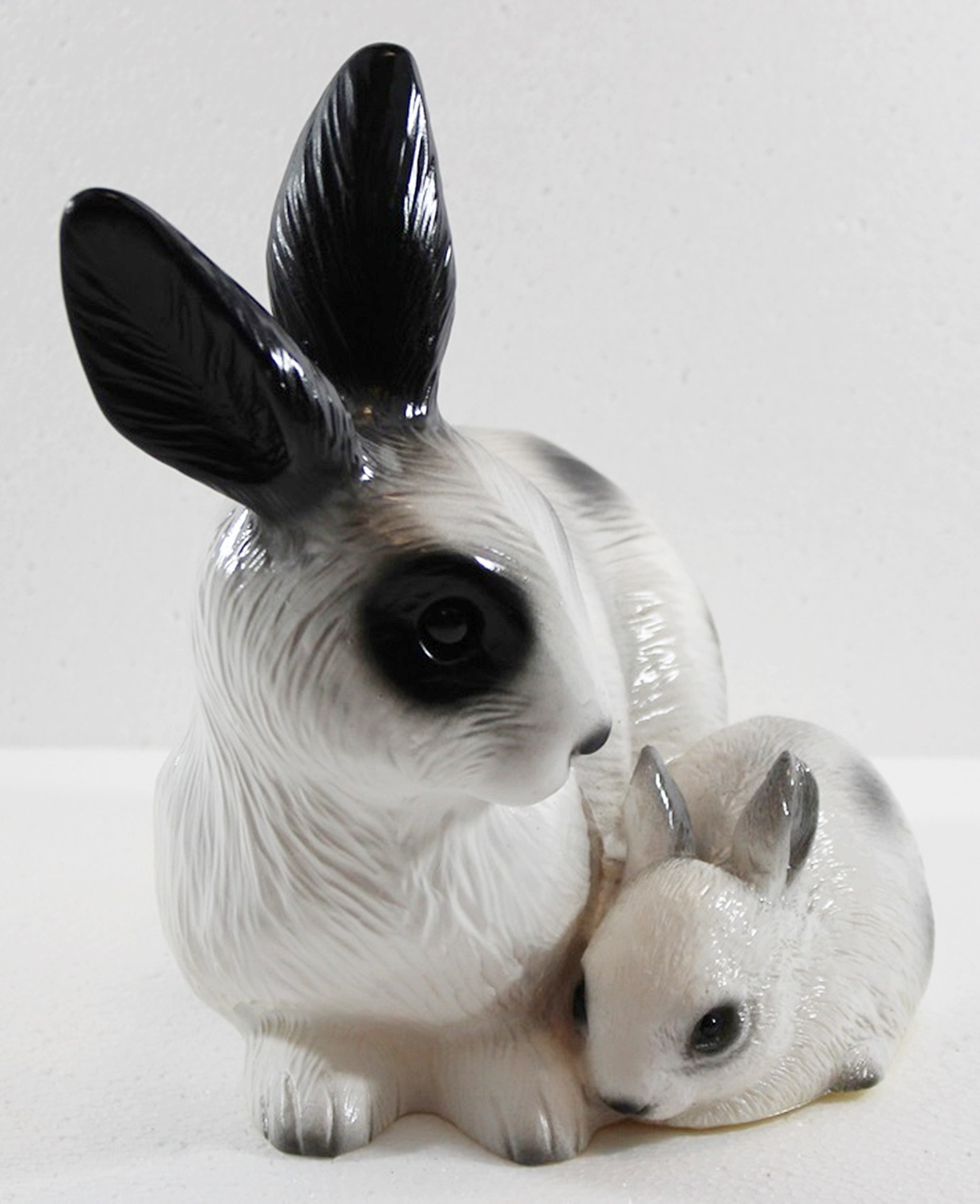 Deko Garten Figur Gartenfigur Tierfigur Hase mit Kleinem liegend weiß aus Kunststoff Höhe 21 cm