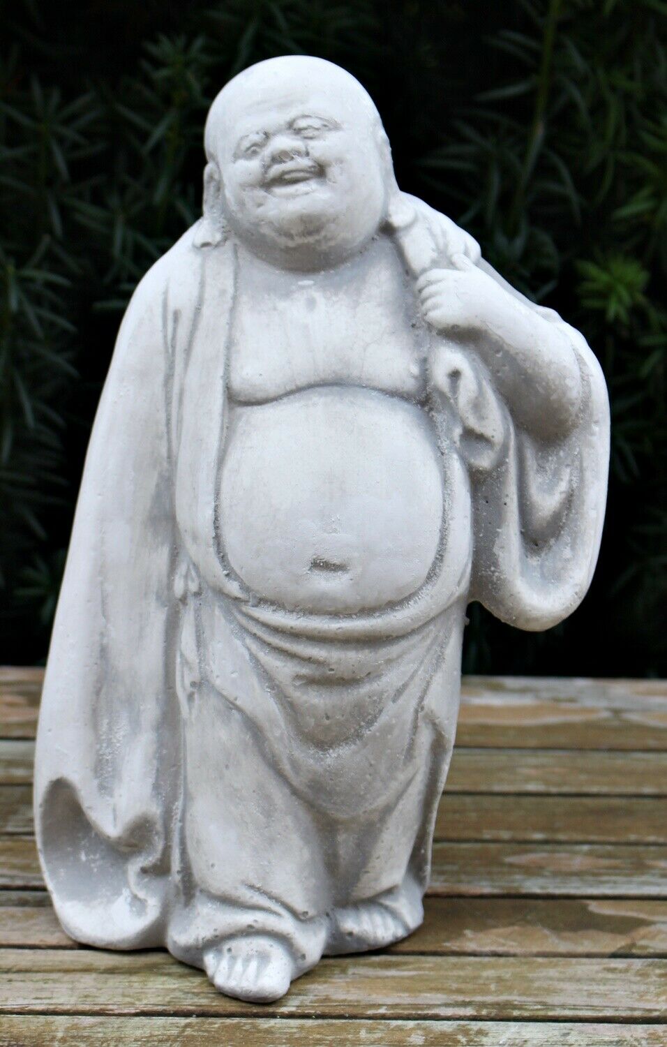 Beton Figur  Lachender Buddha H 28 cm gehend Dekofigur und Gartenskulptur