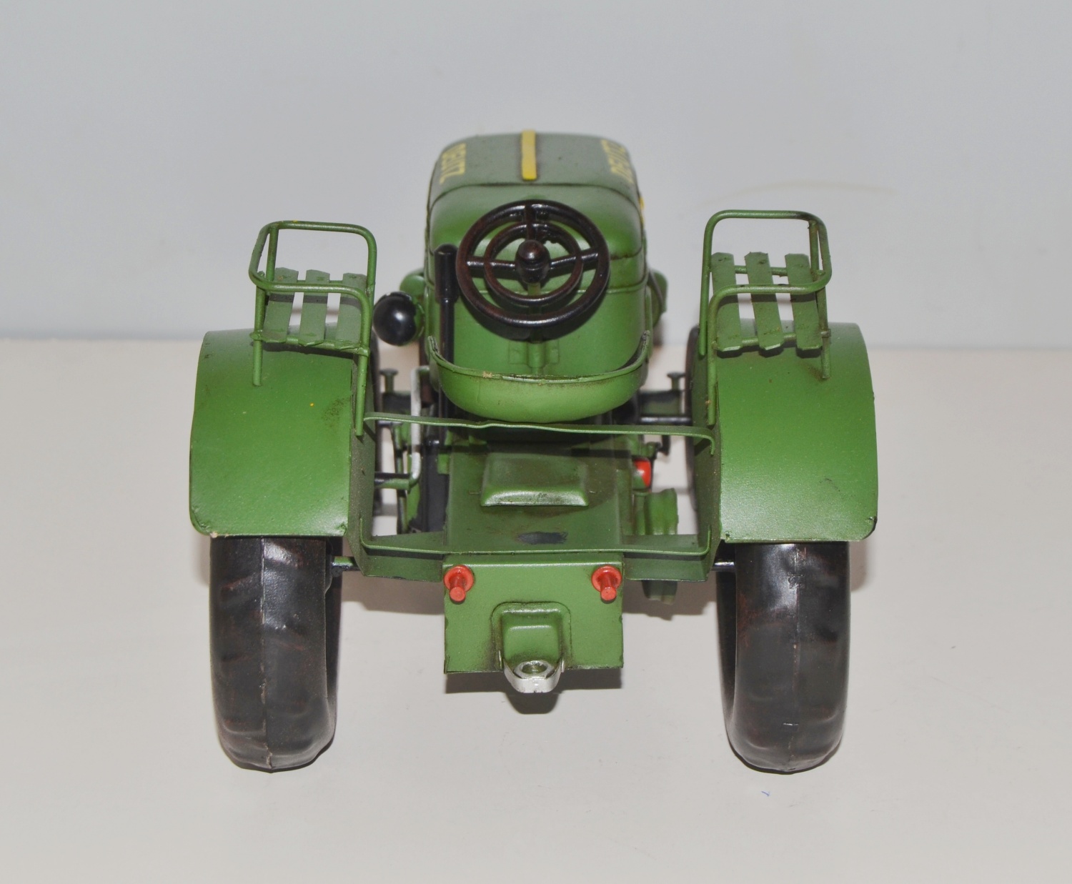 Blechtraktor Nostalgie Modellauto Oldtimer Marke Deutz Traktor grün Modell F1L514 aus Blech L 26 cm