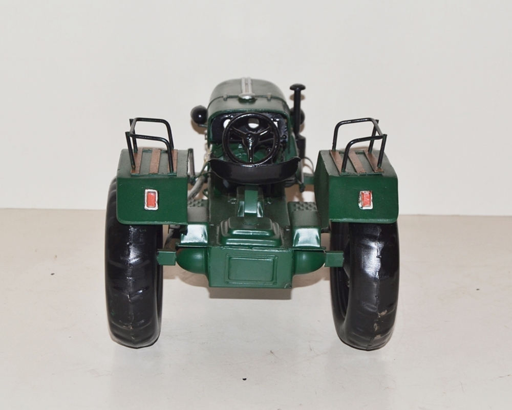 Blechtraktor Nostalgie Modellauto Oldtimer Marke Güldner SF 645 Traktor Modell aus Blech L 26 cm