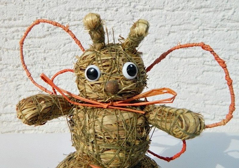 Deko Heu Figur Biene H 16 cm Frühlingsdeko Tierfigur aus Naturmaterial Heu zum Basteln Heudeko