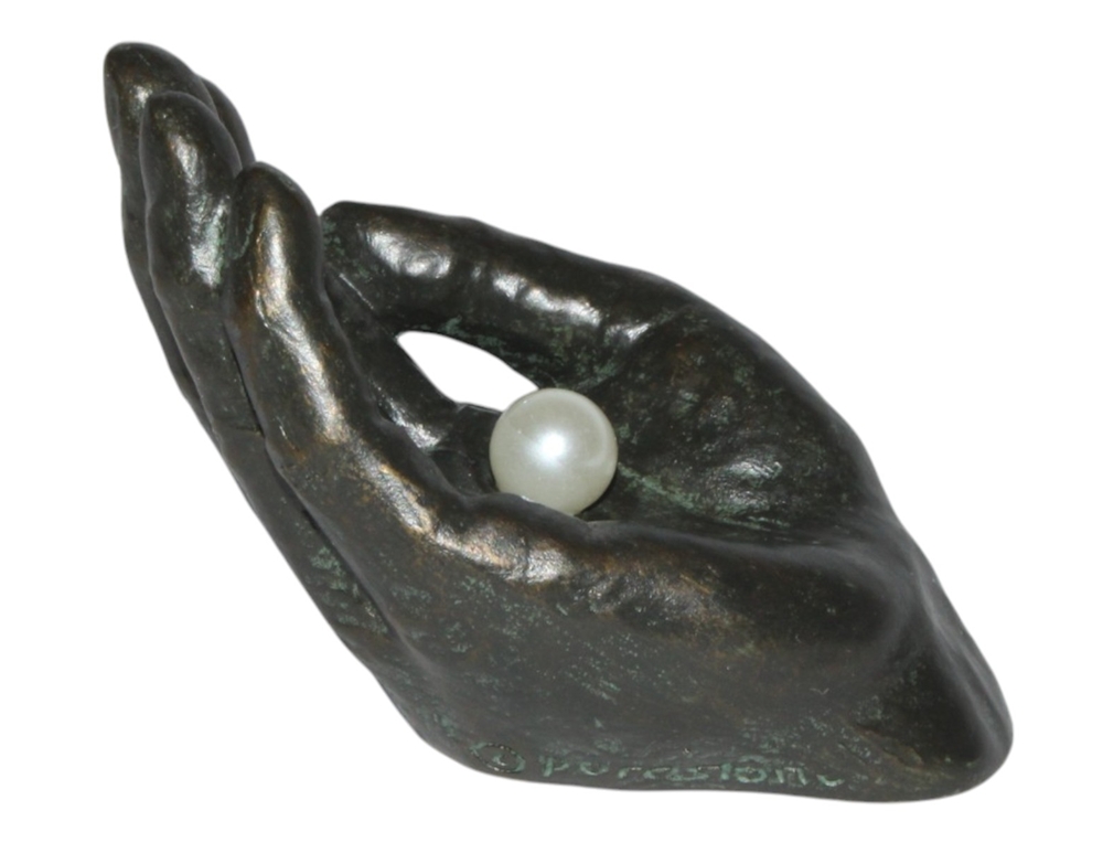 "Kostbarkeit in seiner Hand“ Dekofigur Hand mit Perle Lange 7,5 cm - Hand-Skulptur in Bronze-Optik