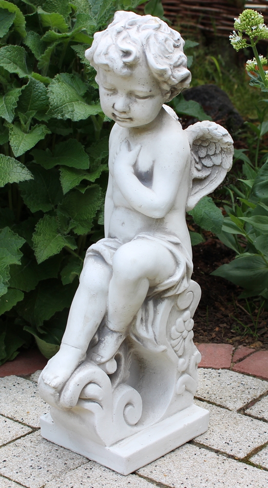 Beton Figur Engel sitzend auf Sockel H 49 cm Dekofigur und Gartenskulptur