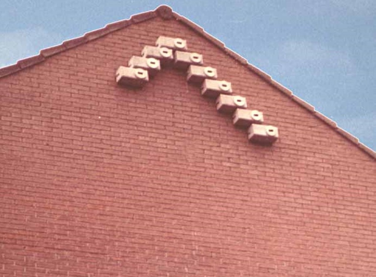 Naturschutzprodukt Mauerseglernistkasten Typ Nr. 17 1-fach am Gebäude aus Leichtbeton