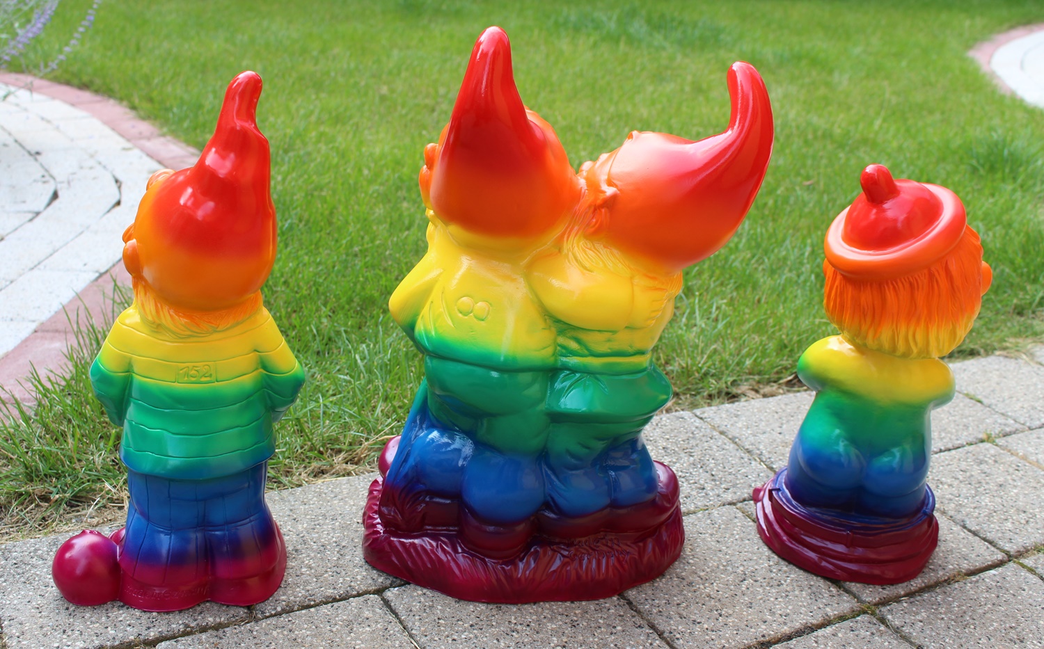 3-er Satz Gartenzwerge Zwerg Mittelfinger Bewegungsmelder, schwules Paar, Häftling Regenbogen Pride