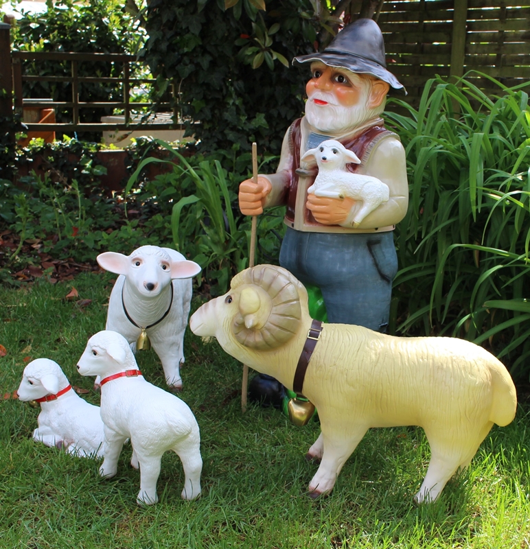 Deko Garten Figur Dekofigur Gartenfigur Hirte mit Schafbock, Schaf und Lämmlein aus Kunststoff