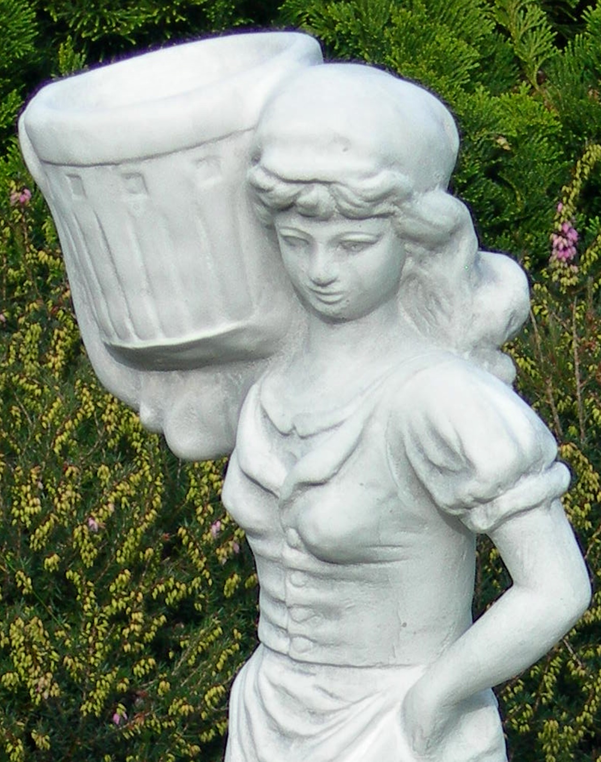 Beton Figur junge Frau mit Töpfen H 50 cm Dekofigur und Gartenskulptur