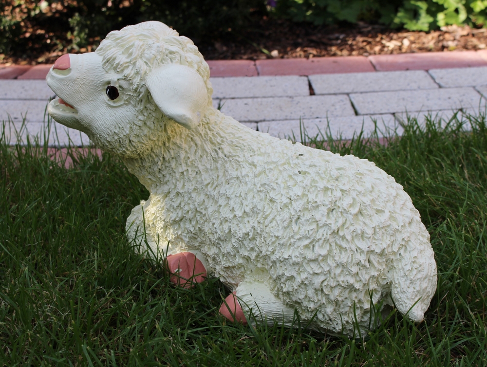 Dekorationsfigur Lämmchen Lamm liegend H 20 cm Gartenfigur aus Kunstharz
