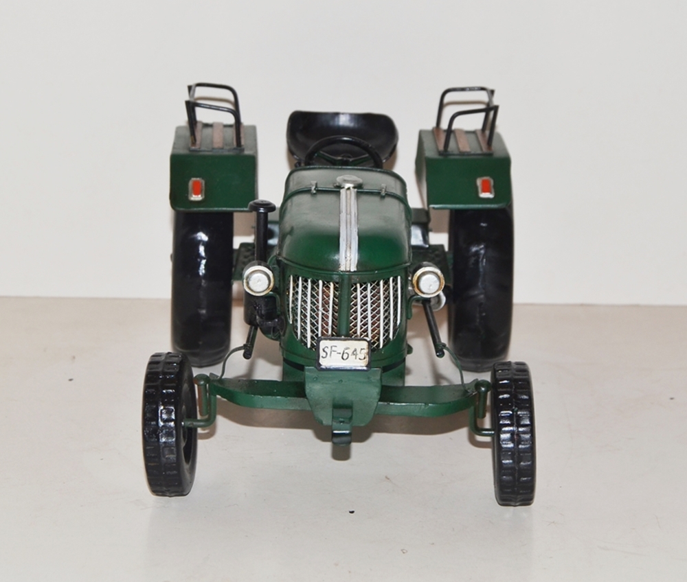 Blechtraktor Nostalgie Modellauto Oldtimer Marke Güldner SF 645 Traktor Modell aus Blech L 26 cm