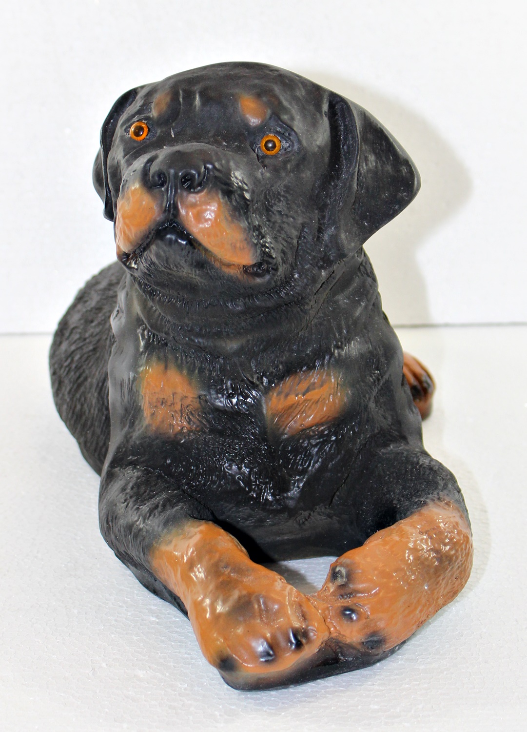 Dekorationsfigur Hund Rottweiler Welpe liegend  H 20 cm Dekofigur aus Kunstharz