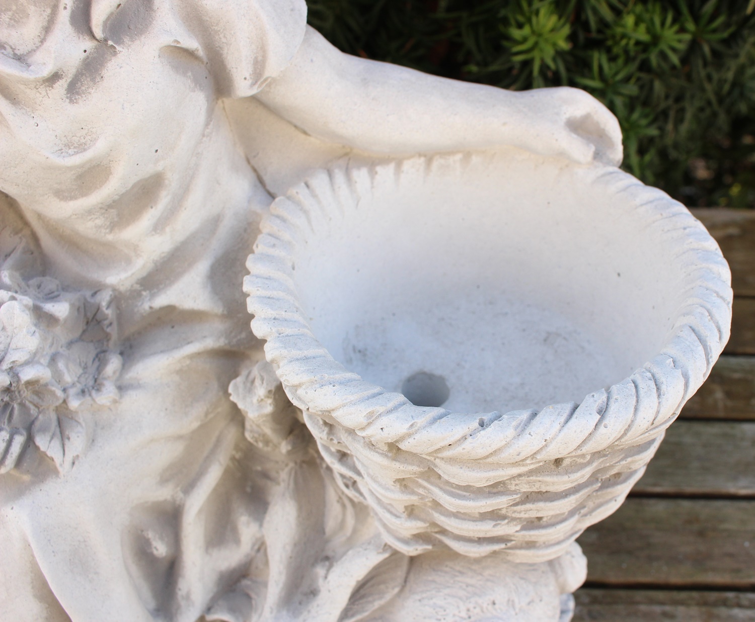 Beton Figur Mädchen mit Topf zum Bepflanzen H 34 cm Ostern Frühling Dekofigur und Gartenskulptur