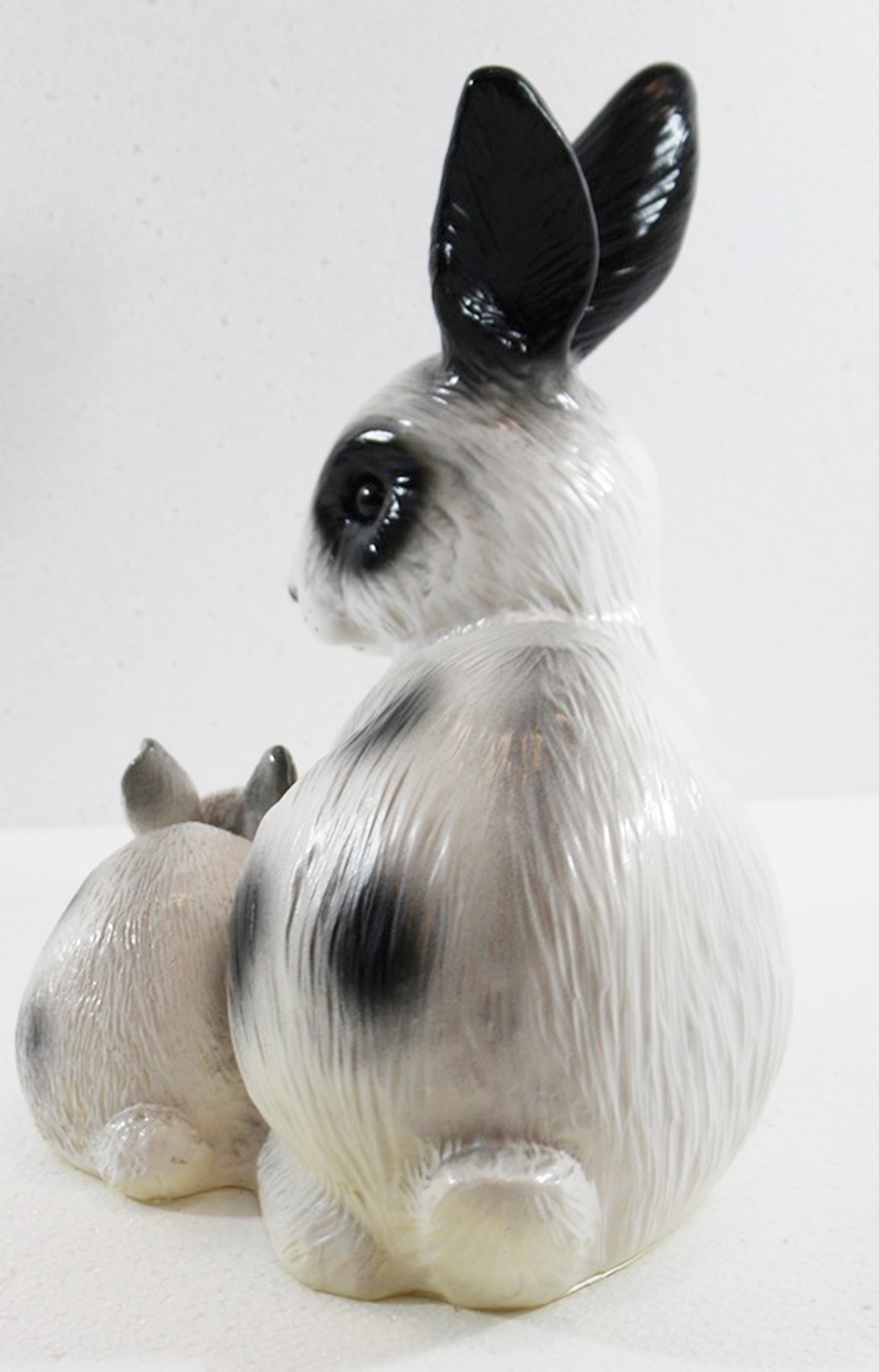 Deko Garten Figur Gartenfigur Tierfigur Hase mit Kleinem liegend weiß aus Kunststoff Höhe 21 cm