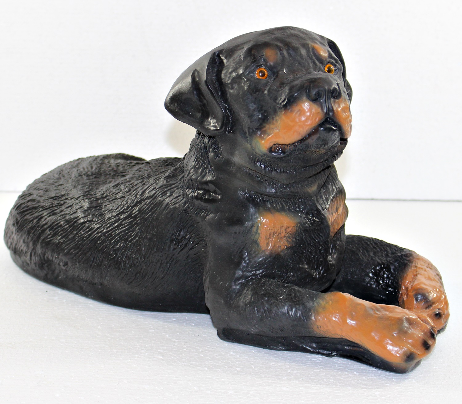 Dekorationsfigur Hund Rottweiler Welpe liegend  H 20 cm Dekofigur aus Kunstharz