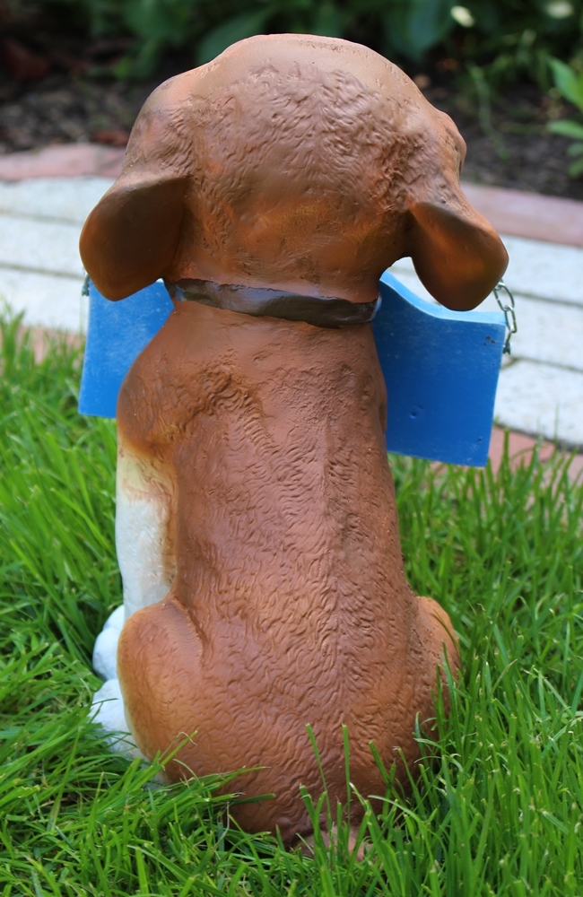 Dekofigur Hund mit "Wilkommen" Schild Deko Figur H 30 cm aus Kunstharz Tierfigur Garten Figur