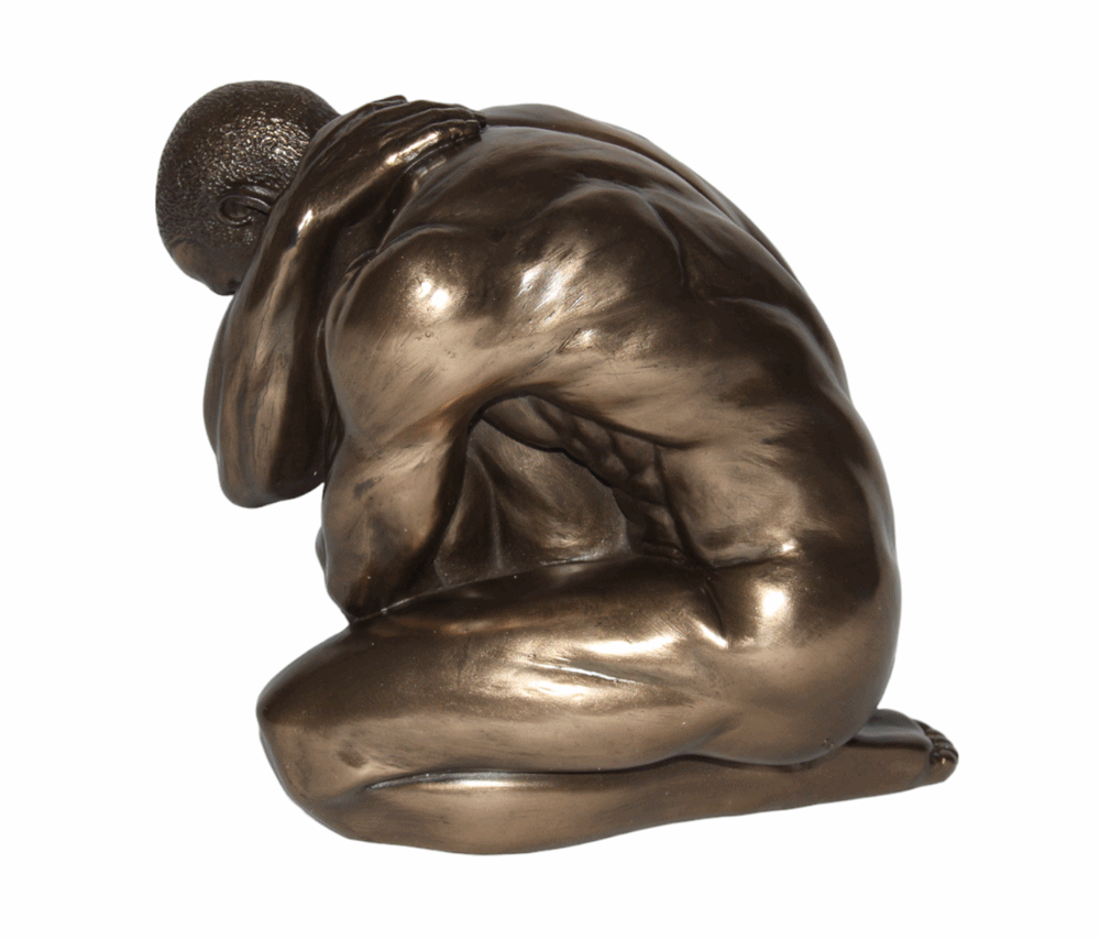 Deko Figur Body Talk Kollektion Nackter Mann kniend H 15 cm Bodybuilder Arme umschlungen Skulptur