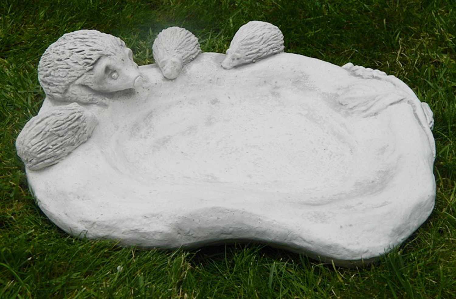 Beton Gartenelement Vogeltränke mit Igelfamilie H 8 cm Deko- und Gartenobjekt