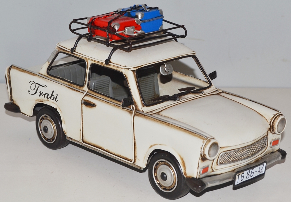 Blechauto Nostalgie Modellauto Oldtimer Trabant Trabi mit Dachgepäck Koffer aus Blech L 28 cm