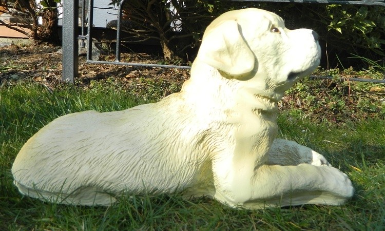 Dekorationsfigur Hund Labrador Retriever Welpe H 21 cm Dekofigur aus Kunstharz