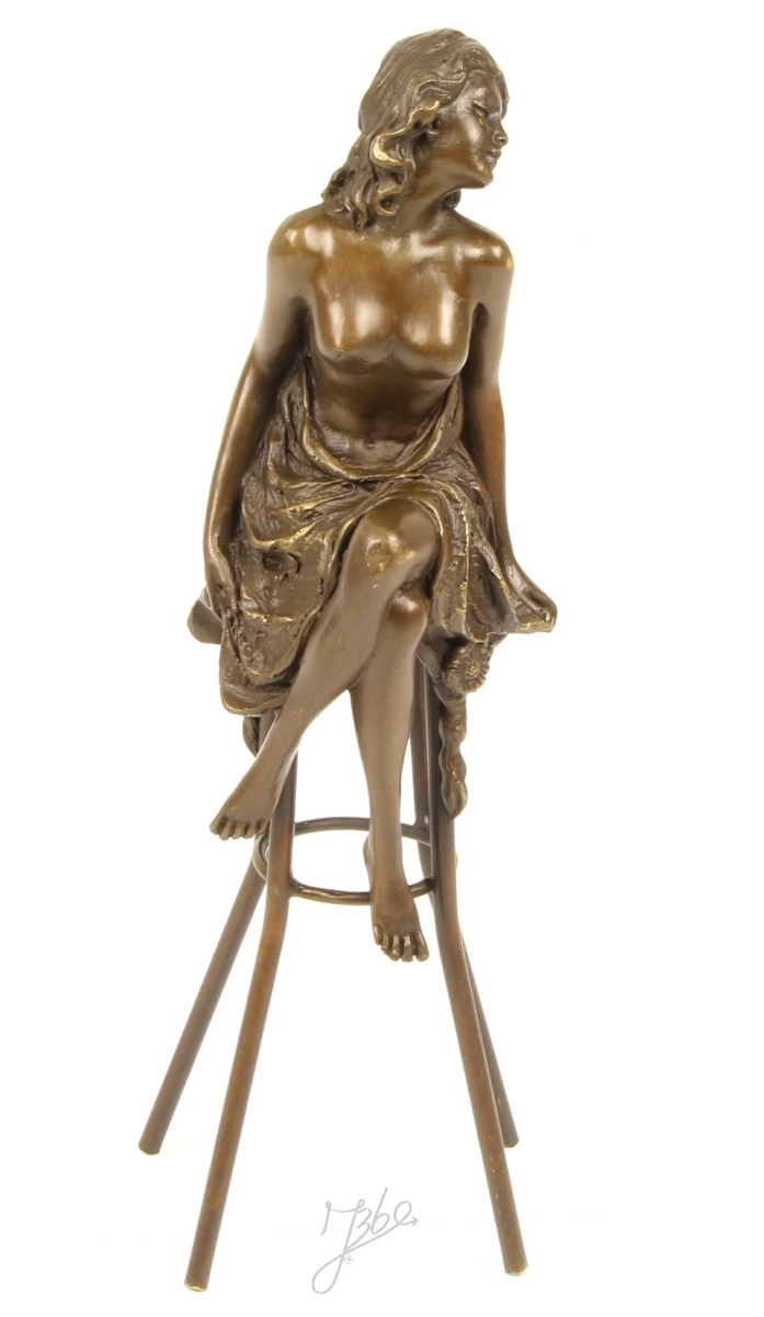 Bronzefigur Frau sitzend H 25,5 cm Frauenakt Bronzeskulptur Bronze Figur aus Bronze