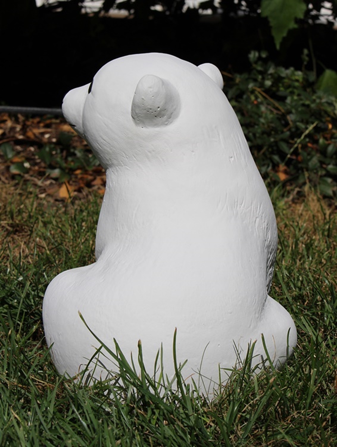 Beton Figur kleiner Eisbär H 20 cm Dekofigur und Gartenfigur