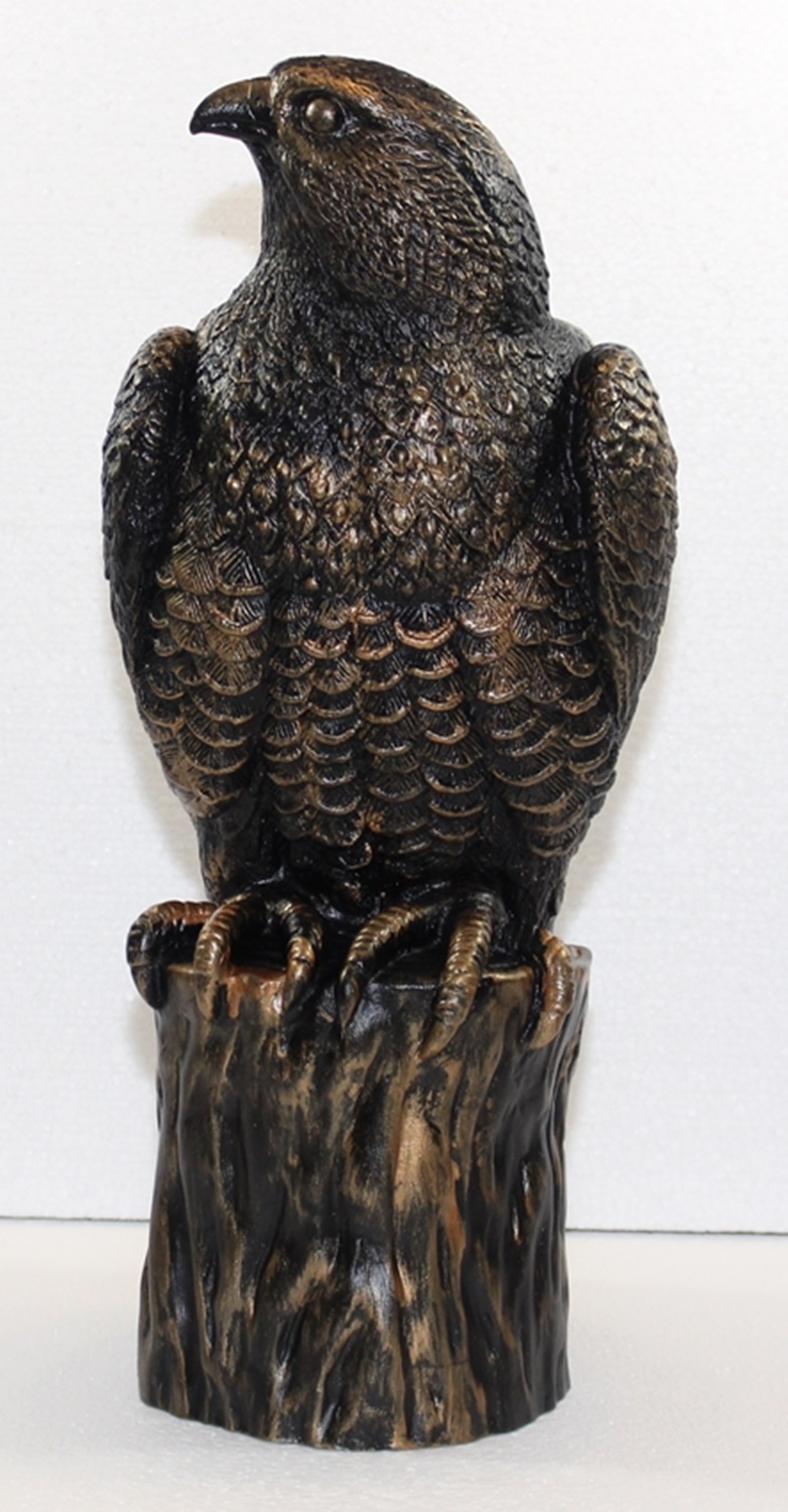 Deko Figur Falke Greifvogel sitzend auf Felsen H 40 cm Kupfer-Antik aus Kunststoff