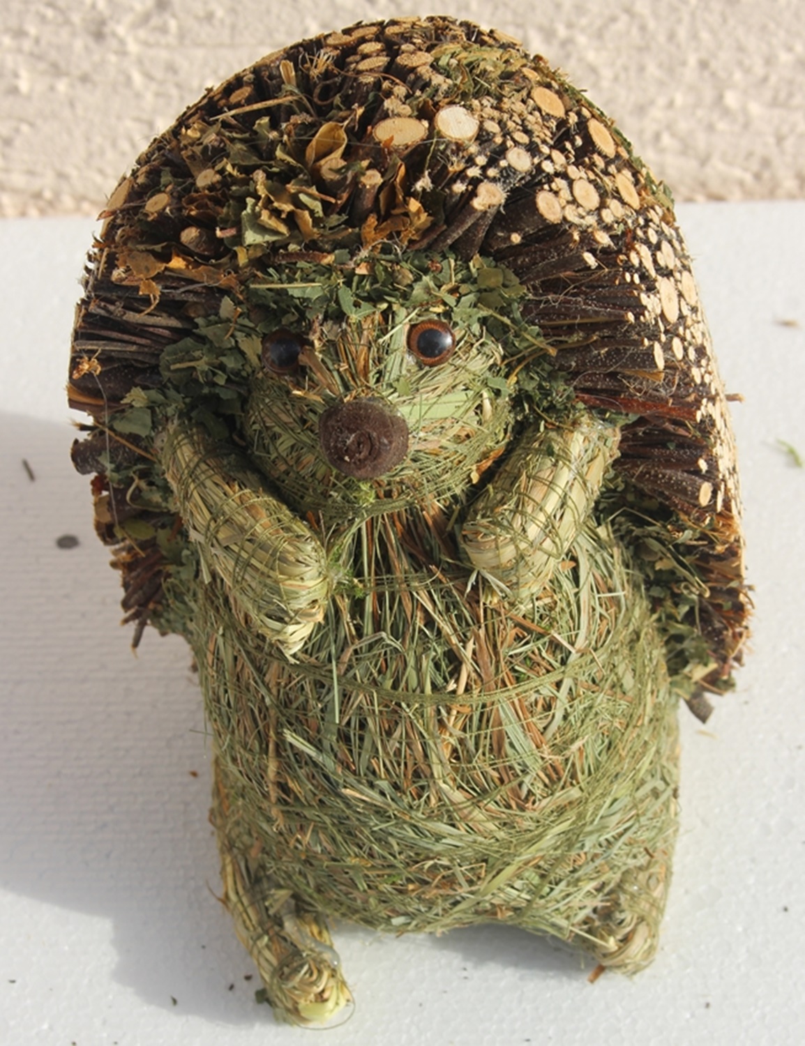 Deko Heu Figur Igel stehend H 19 cm Tierfigur aus Naturmaterial Heu zum Basteln Heudeko
