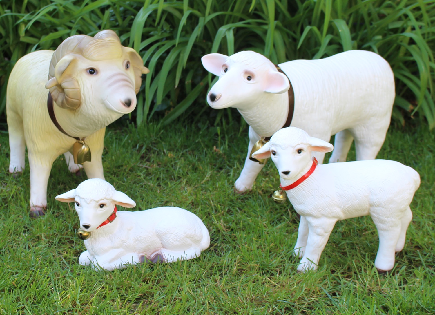 Deko Garten Figur Gartenfigur Hirte mit Schäferhund, Widder, Schaf, Lämmlein aus Kunststoff