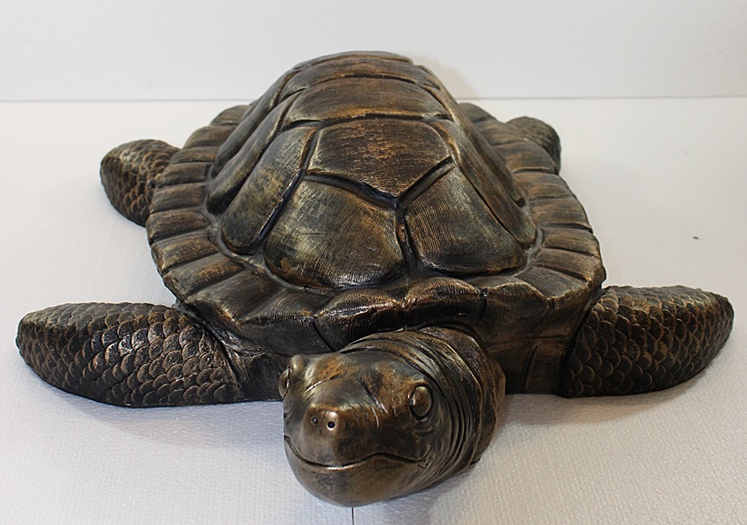 Deko Figur Schildkröte groß Gartenfigur H 16/L 66 cm Dekofigur Kupfer-Antik aus Kunststoff