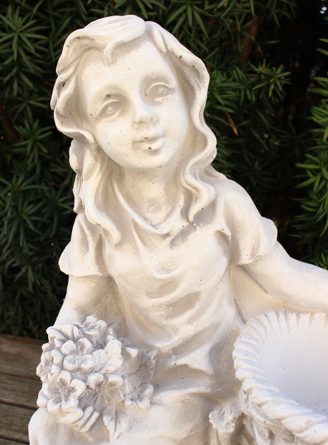 Beton Figur Mädchen mit Topf zum Bepflanzen H 34 cm Ostern Frühling Dekofigur und Gartenskulptur