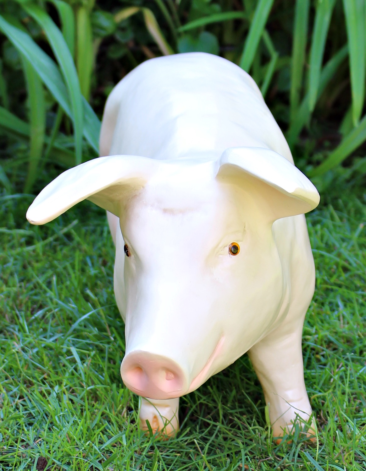 Dekorationsfigur Tierfigur Schwein Ferkel stehend rechts H 27 cm Dekofigur aus Kunstharz