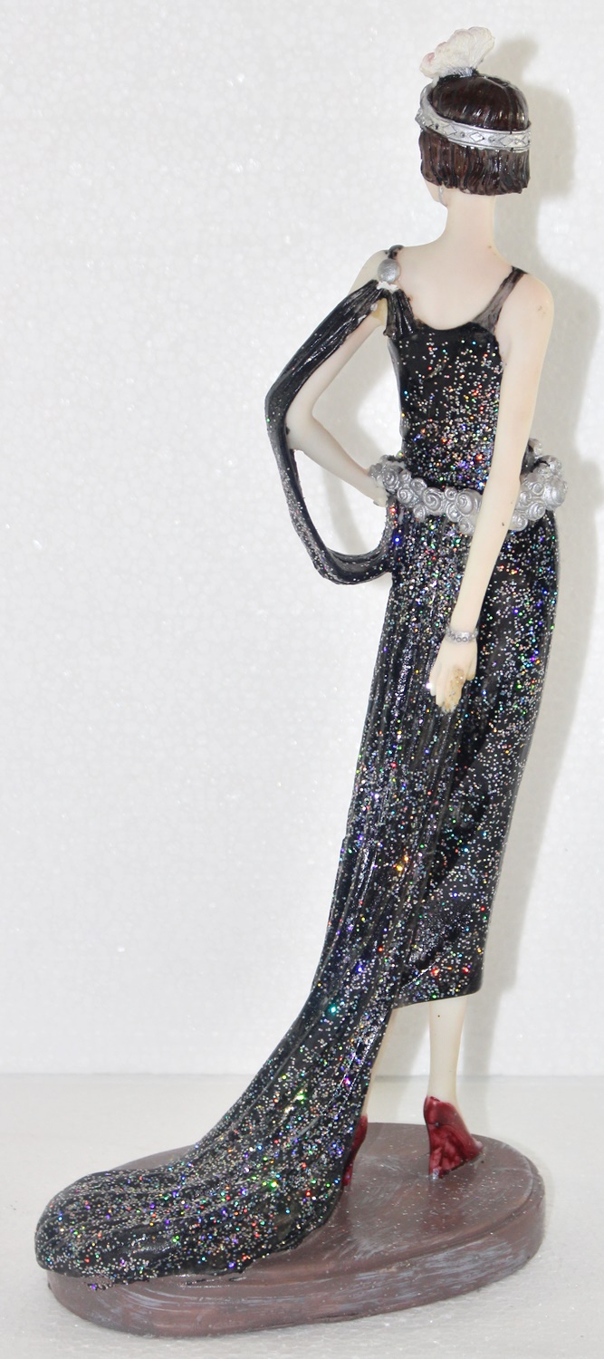 Beauty Figur Deko Modefigur Modepuppe Nostalgiefigur Dame schwarzen Kleid mit Kopfschmuck aus Resin