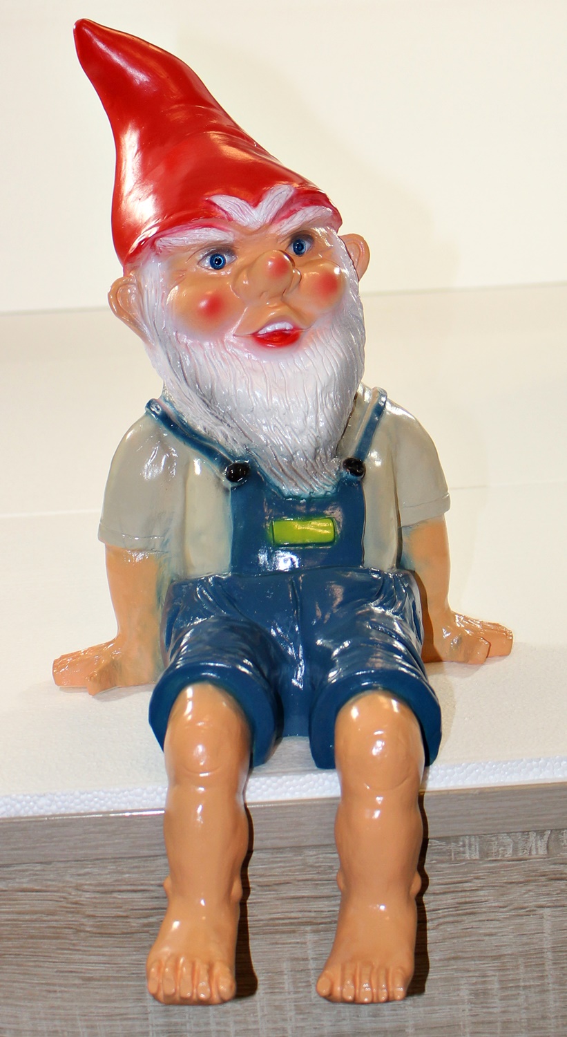 Gartenzwerg Deko Garten Figur Zwerg sitzend (ohne Bank) aus Kunststoff H 41 cm