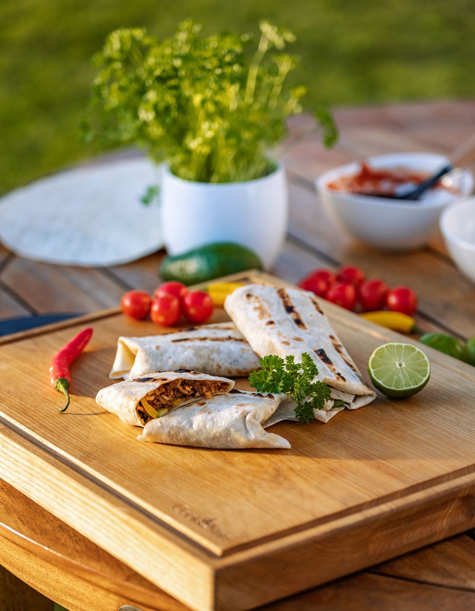 Gartenkamin "Vento" Pizza-Gartenofen H 150 cm zum Grillen Heizen mit Backfach und Kaminregal