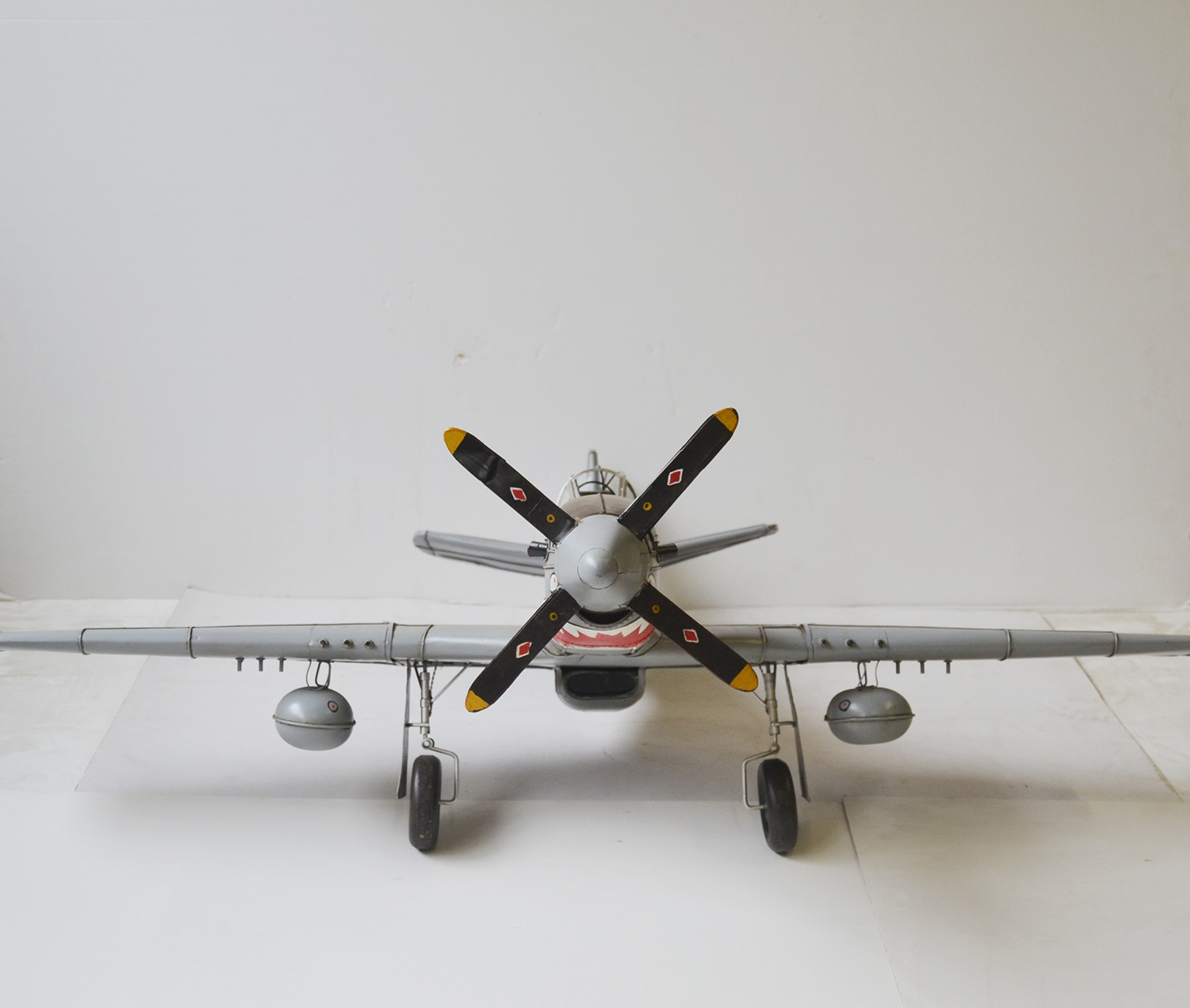 Blechflugzeug Nostalgie Modellflugzeug Oldtimer Marke Mustang P51 Flugzeug aus Blech L 103 cm