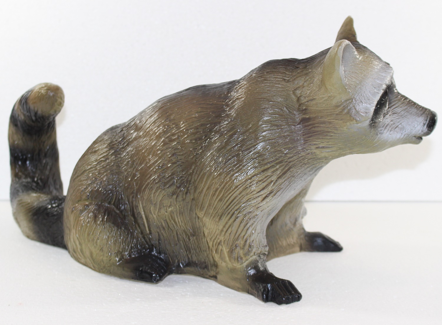 Deko Garten Figur Dekofigur Gartenfigur Tierfigur Waschbär sitzend aus Kunststoff Höhe 21 cm