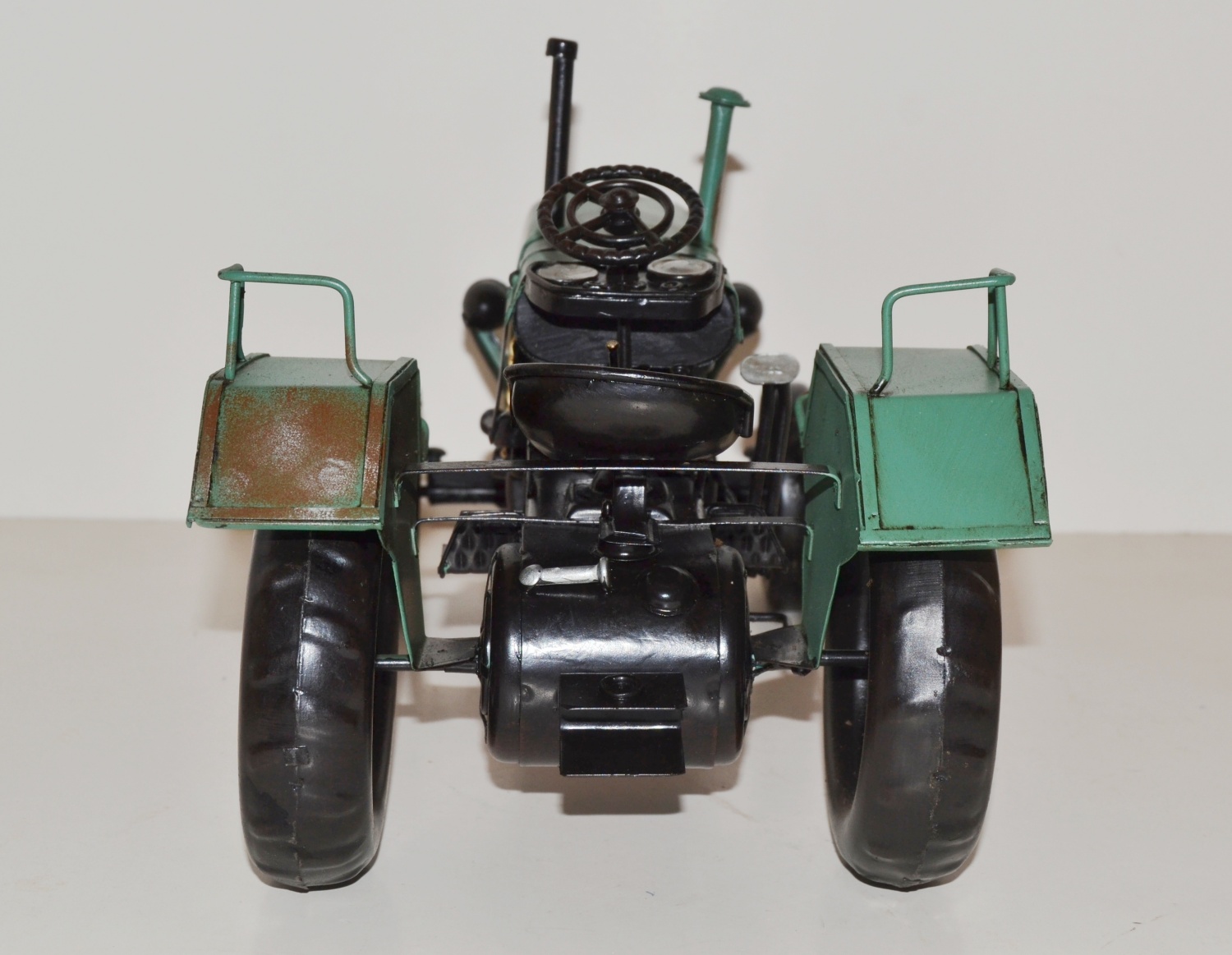 Blechtraktor Nostalgie Modellauto Oldtimer Marke Steyr Daimler Puch Traktor Modell aus Blech L 33 cm