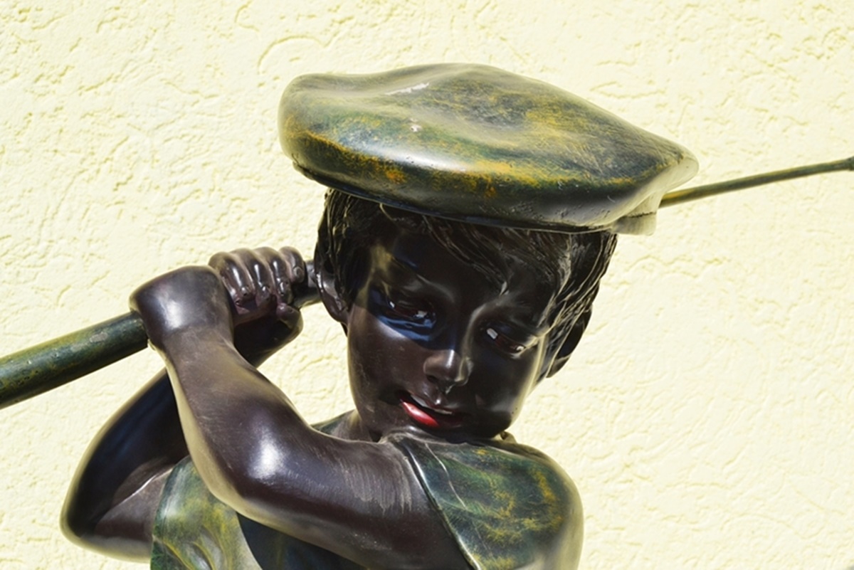 Dekofigur Deko Figur Junge mit Golfschläger H 60 cm aus Resin - bronzefarben