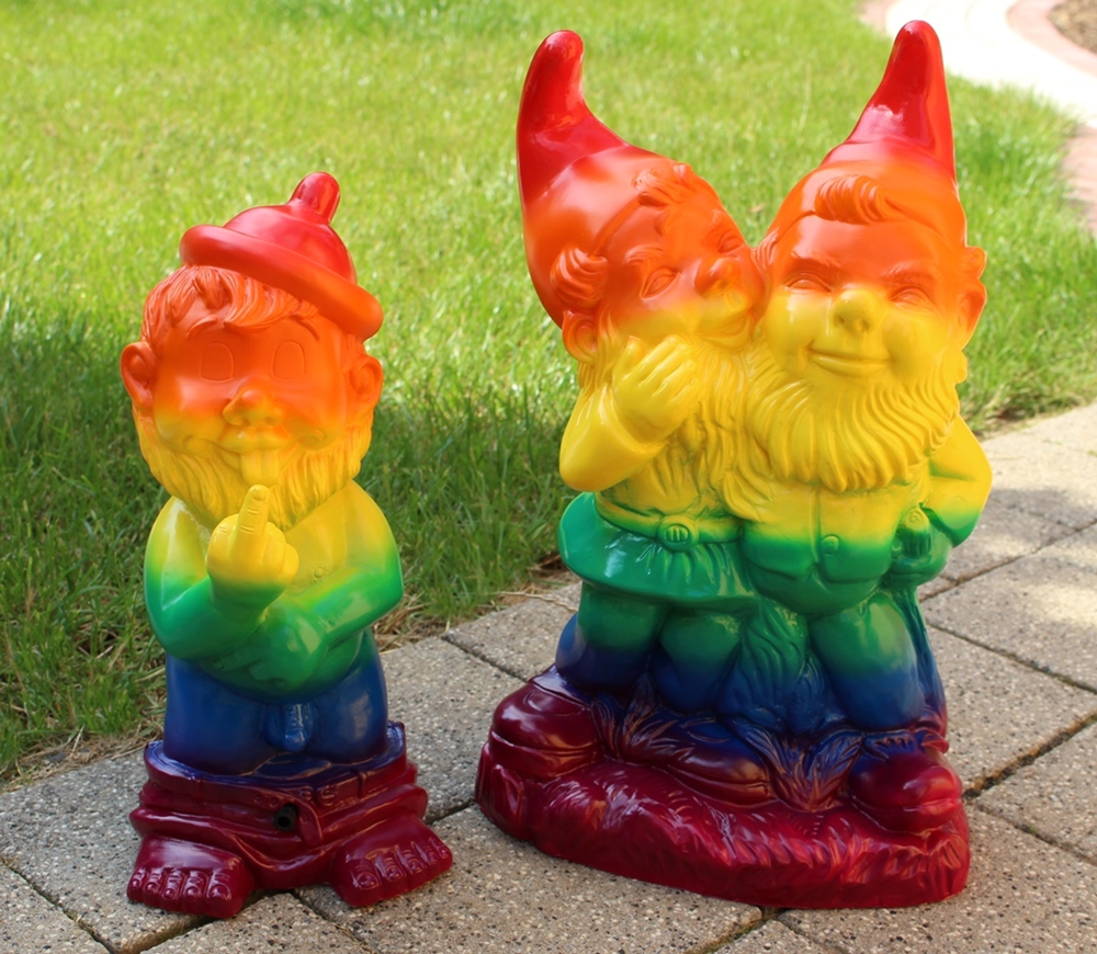 Set: 2-er Satz Gartenzwerge Zwerg Mittelfinger Bewegungsmelder u. schwules Paar Regenbogen Pride