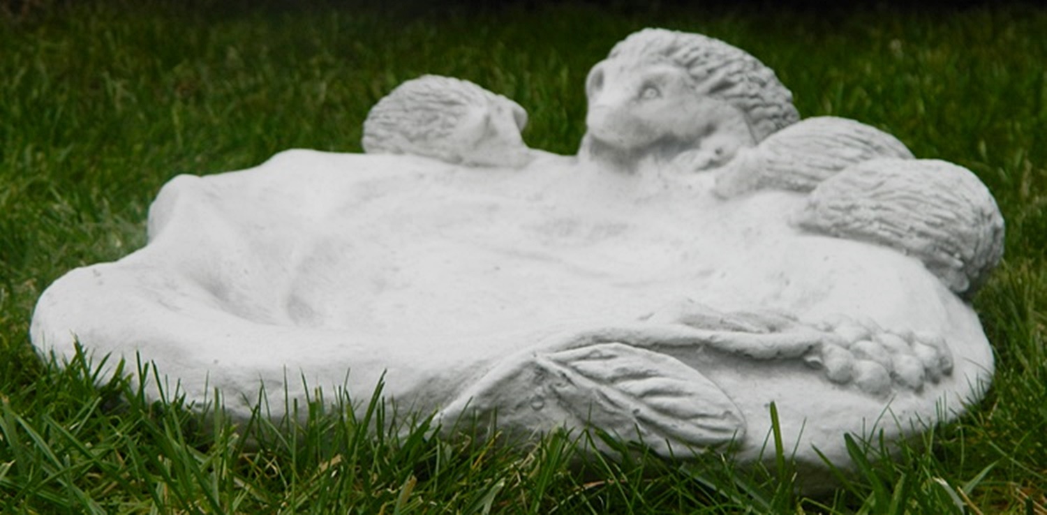 Beton Gartenelement Vogeltränke mit Igelfamilie H 8 cm Deko- und Gartenobjekt