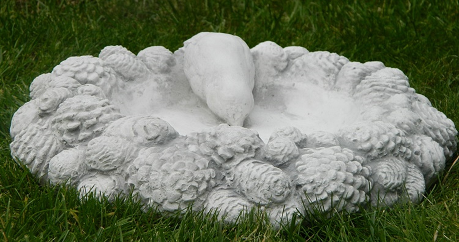 Beton Gartenelement Vogeltränke mit Vogel und Zäpfen Durchmesser 25 cm Deko- und Gartenobjekt